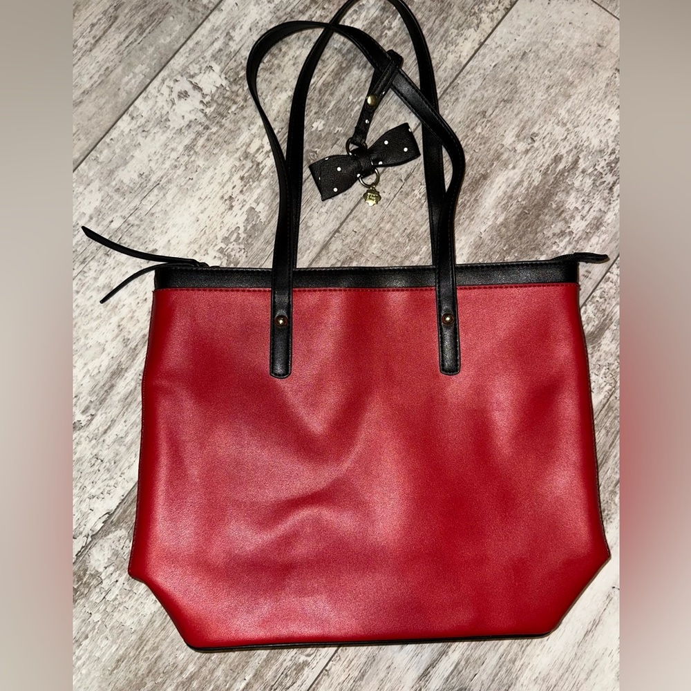 Crown & Ivy Purse